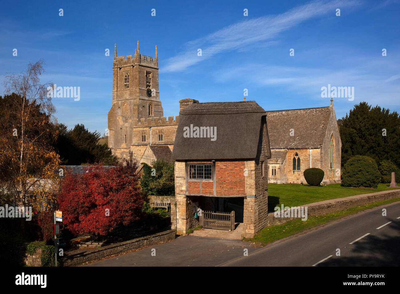 Little Compton Chiesa e ingresso Cotswolds,Gloucestershire,l'Inghilterra,l'Europa Foto Stock