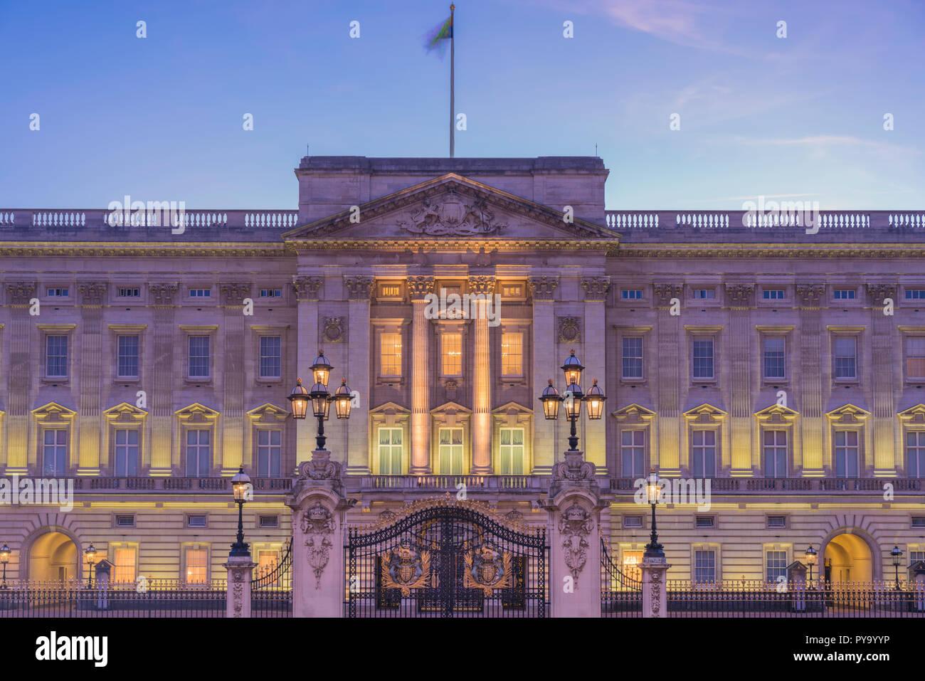 Buckingham Palace, Regina dell'Inghilterra della casa di Londra. Top sito turistico per il Regno Unito Gran Bretagna tour in Inglese. Famiglia Reale, Wills & Kate, Principessa Meghan, Foto Stock