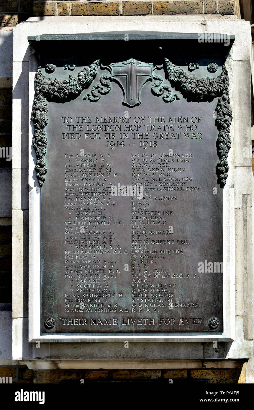 Memoriale per gli uomini del commercio del luppolo che sono morti nella guerra mondiale uno Borough High Street, Southwark, Londra, Inghilterra, Regno Unito. Foto Stock
