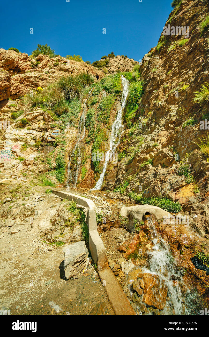 Il Marocco SOUS valle acqua fresca da una molla HILLSIDE Foto Stock