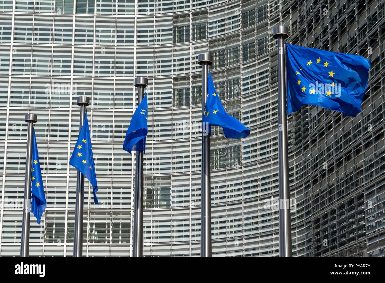 Belgio: bandiere europee nella parte anteriore della Commissione europea a Bruxelles. Foto da 15. Mai 2015. | Utilizzo di tutto il mondo Foto Stock