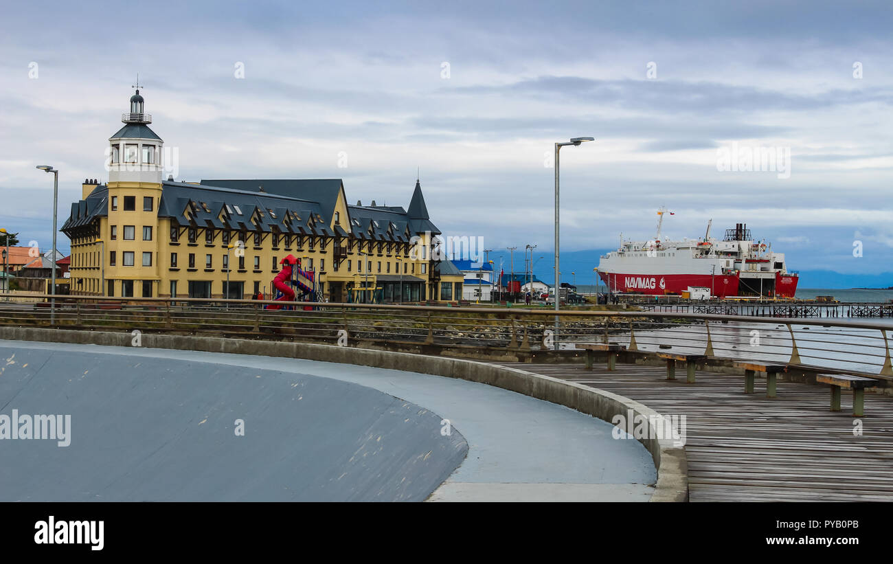 Puerto Natales, Cile - Golfo Almirante Montt, le acque del Pacifico in Patagonia cilena, regione di Magallanes Foto Stock