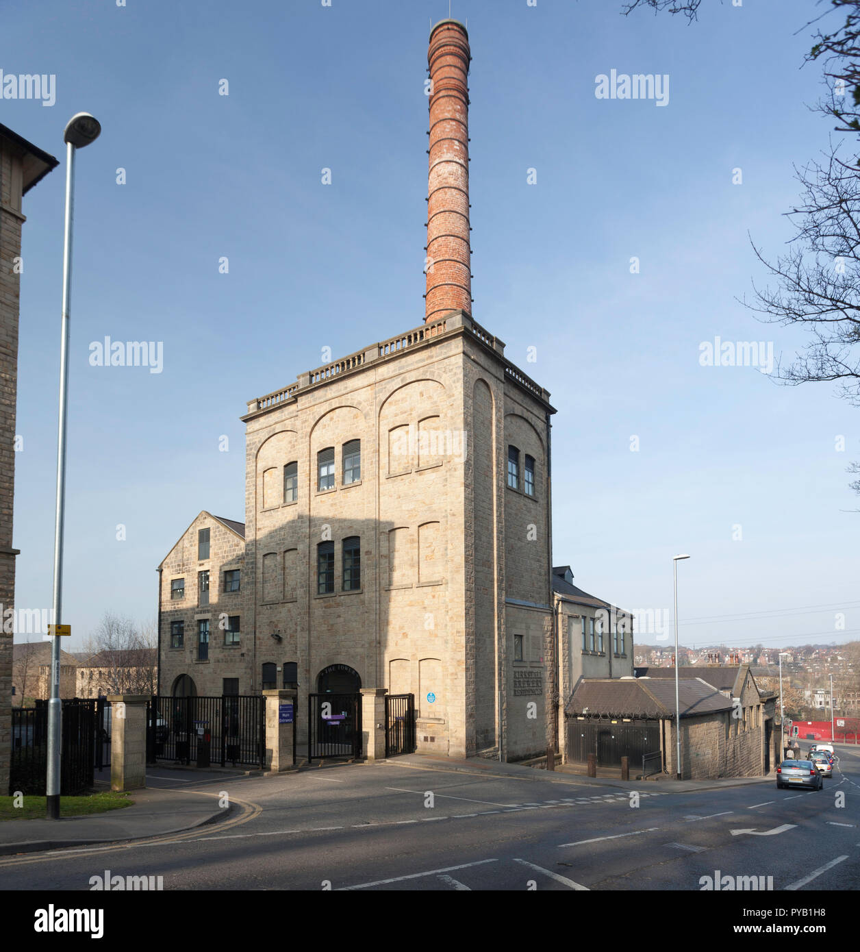Il vecchio Kirkstall Brewery, ora convertito in alloggi per studenti per Leeds Beckett University Foto Stock
