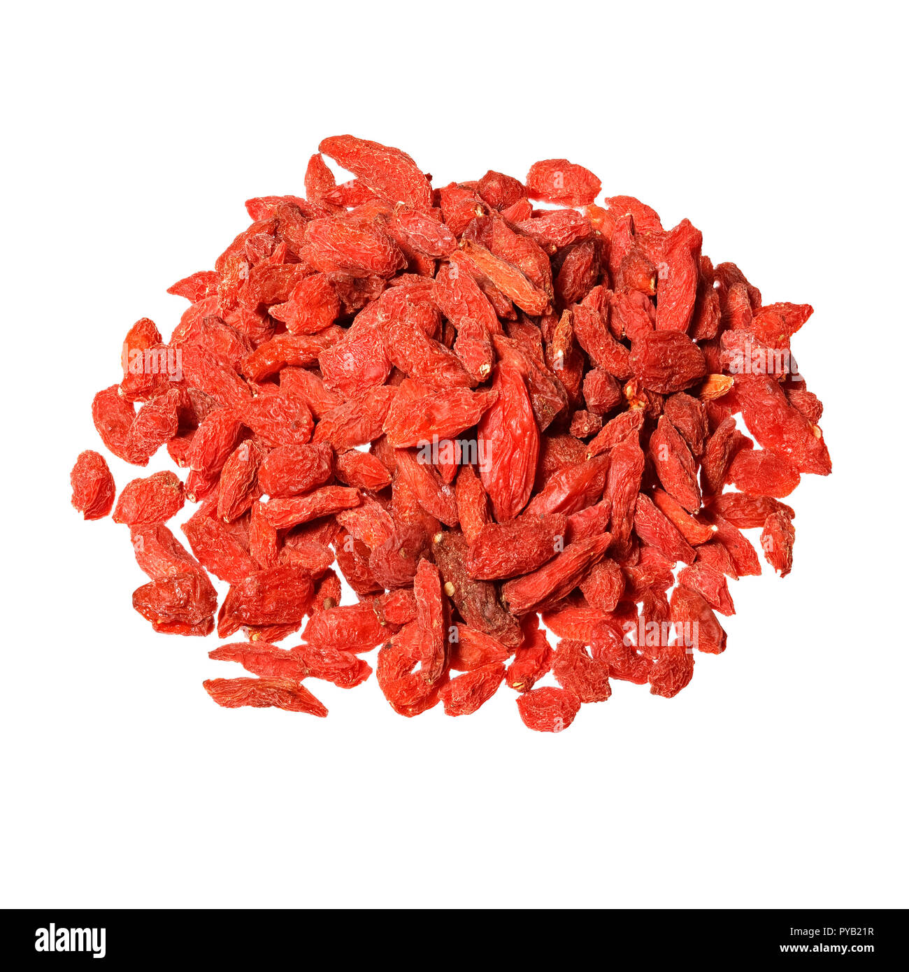 Cumulo di essiccati goji bacche isolati su sfondo bianco. Foto Stock