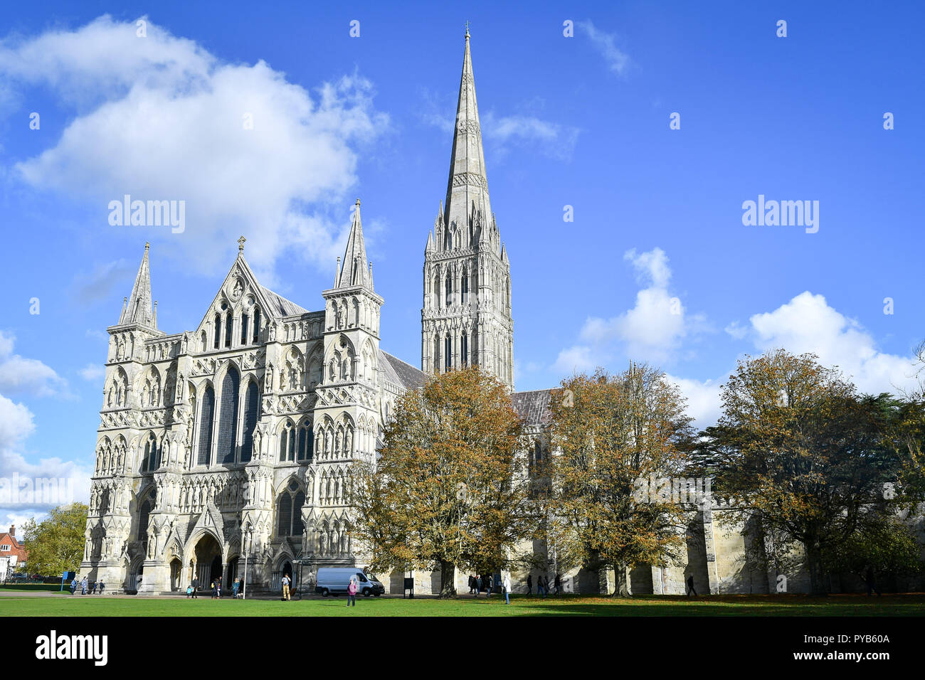 La Cattedrale di Salisbury dove un 45-anno-vecchio uomo è stato arrestato per sospetto di un tentativo di furto della Magna Carta. Foto Stock