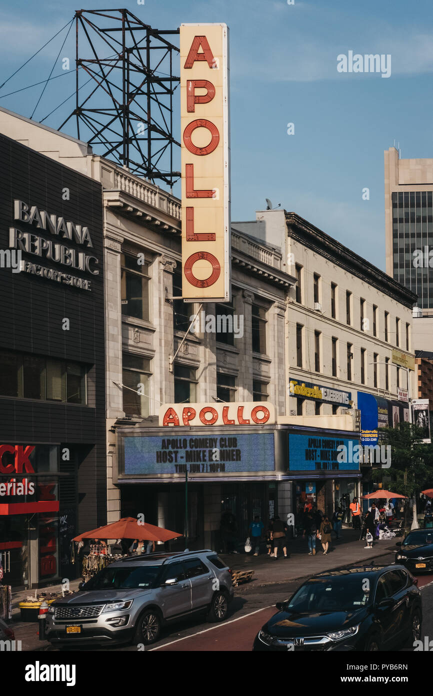 New York, Stati Uniti d'America - 31 Maggio 2018: segno e la facciata del Teatro Apollo, un iconico music hall situato nel quartiere di Harlem di Manhattan, New York City. Foto Stock