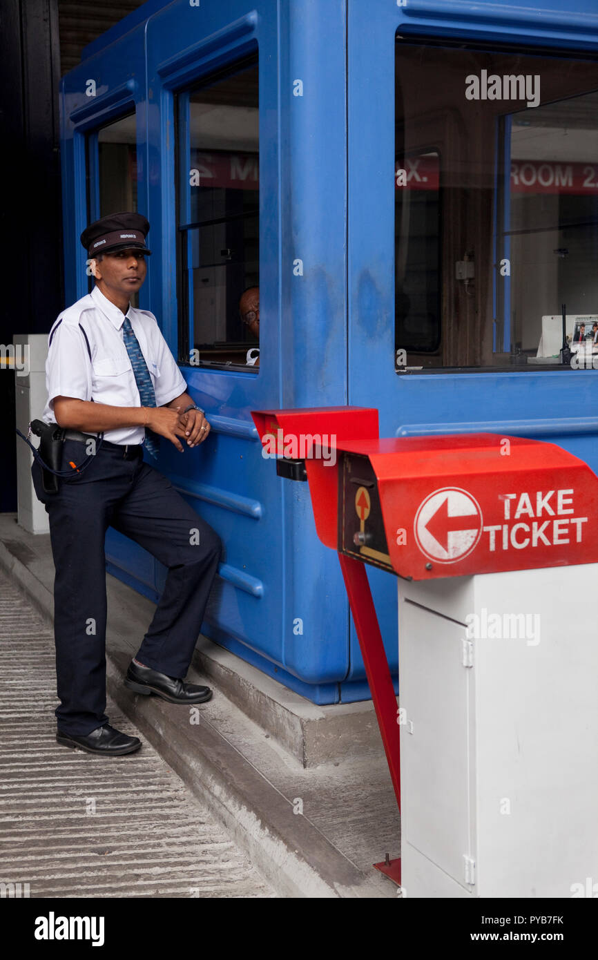 Parcheggio auto di protezione sul dazio in Port Louis, Mauritius. Foto Stock