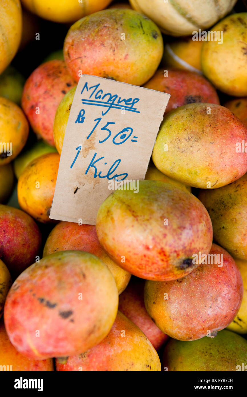 Manghi per la vendita al mercato di Port Louis, Mauritius. Foto Stock