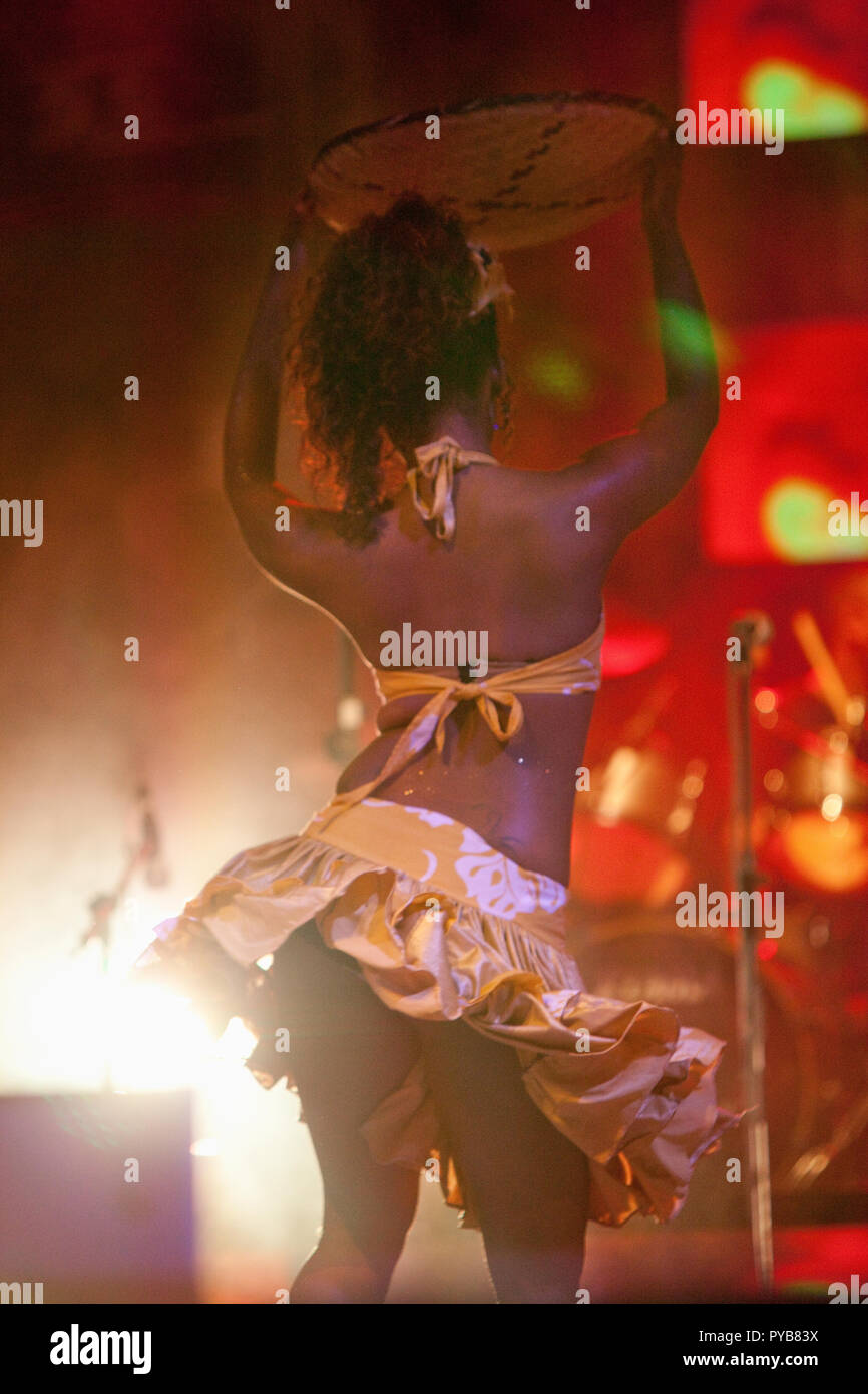 Sega ballerini eseguono sulla chiusura notturna del 2013 Festival Kreol, Mauritius. Foto Stock