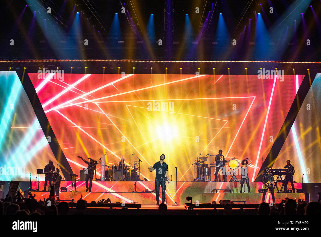 Manchester, Regno Unito. Il 26 ottobre 2018. Enrique Iglesias suona presso l'Arena di Manchester sulla gamba del Regno Unito della sua 'tutte le hits live' tour, Manchester 26/10/2018 Credit: Gary Mather/Alamy Live News Foto Stock