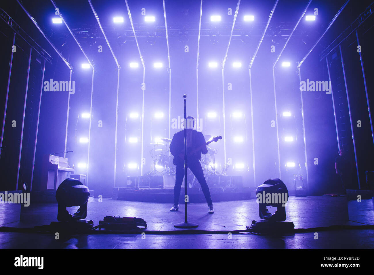 Manchester, Regno Unito. Il 26 ottobre 2018. Luca Hemming, Michael Clifford, Callum cofano e Ashton Irwin australiano del pop-rock band, 5 secondi di estate, eseguire al Manchester Apollo sulla loro 2019 UK tour Credito: Myles Wright/ZUMA filo/Alamy Live News Foto Stock