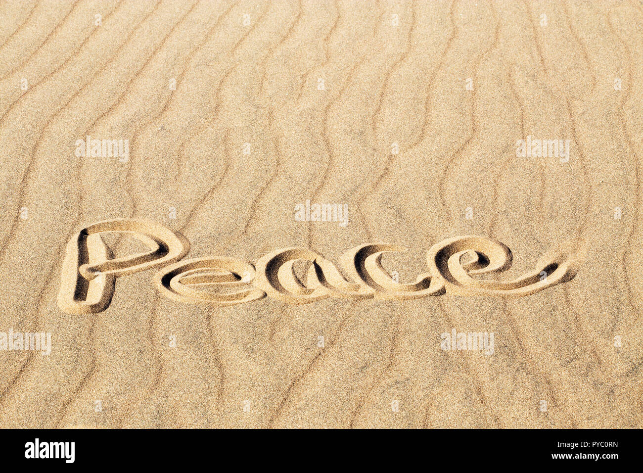 La pace scritta nella sabbia ondulata a grandi dune di sabbia del Parco Nazionale e preservare, Colorado Foto Stock