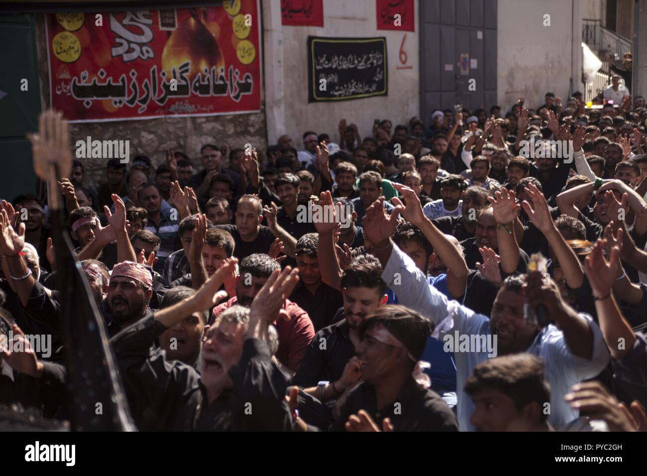 Musulmani sciiti durante la cerimonia di lutto di Ashura rituale. 20.09.2018 | Utilizzo di tutto il mondo Foto Stock