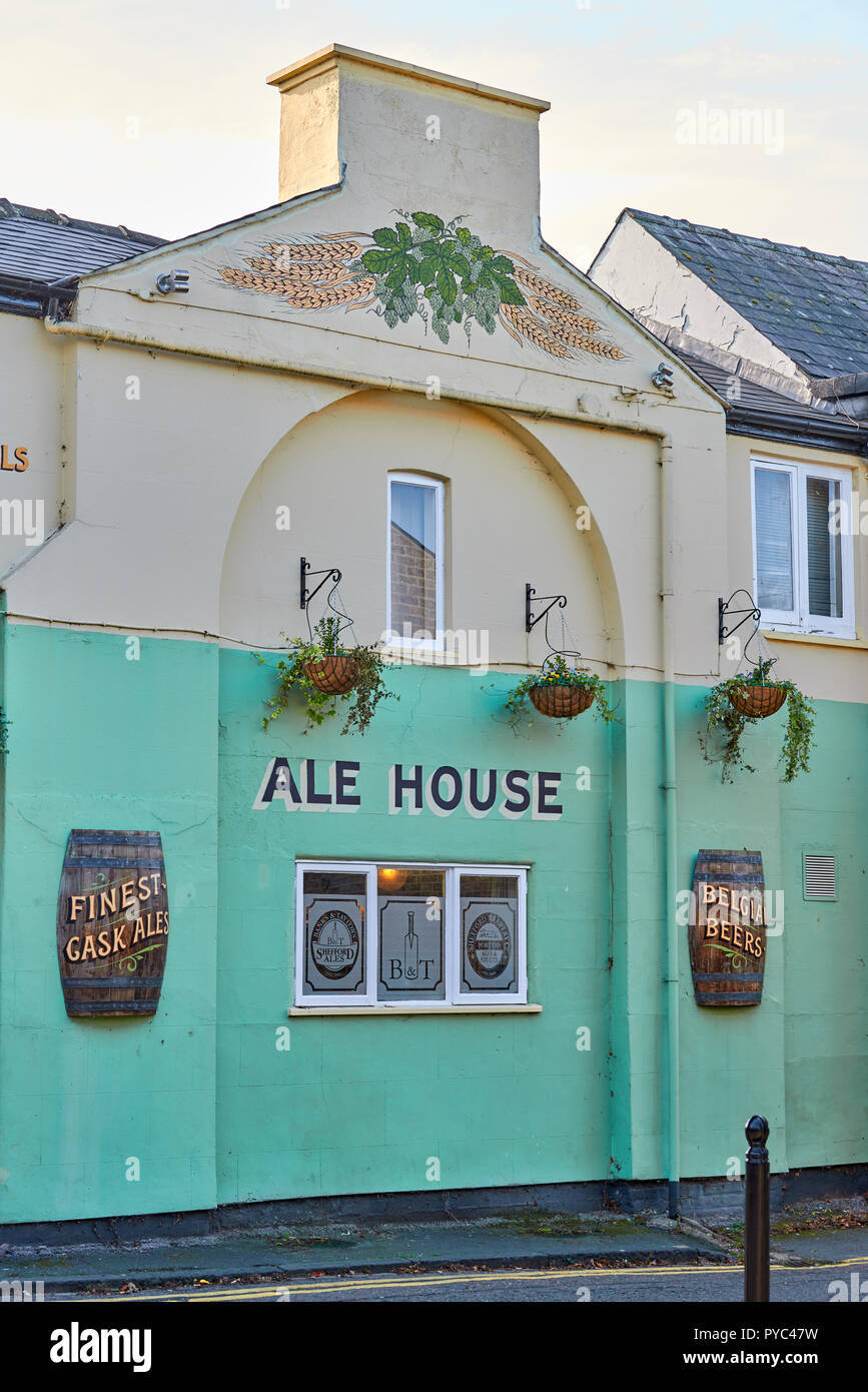 Elm Tree pub in corrispondenza della giunzione di Orchard Street, Eden street e Elm Street vicino al centro della città di Cambridge, Inghilterra. Foto Stock