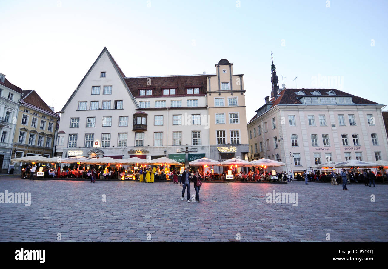 Raekoja plats (Piazza Municipio) Tallinn, Estonia Foto Stock