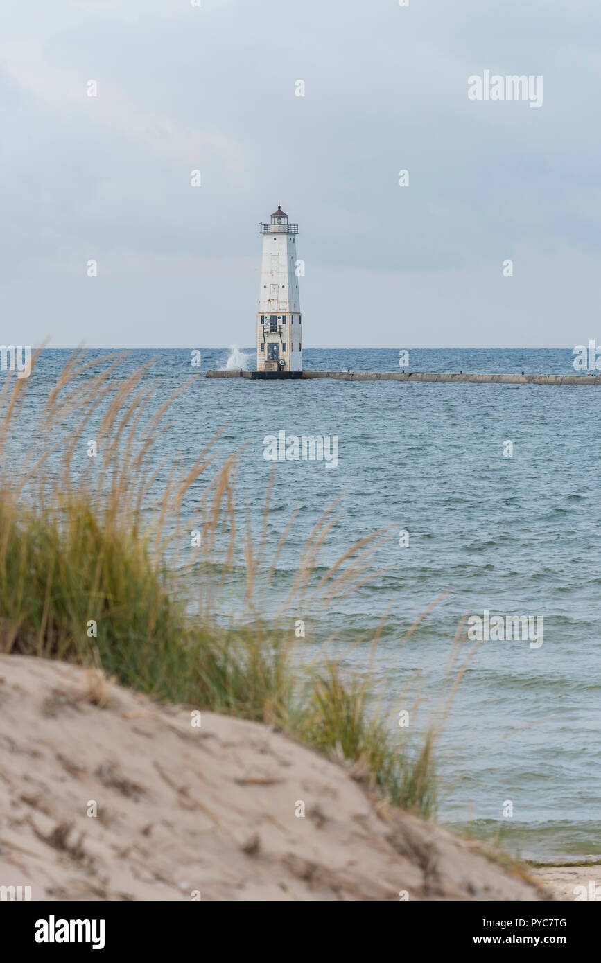 Francoforte Frangiflutti nord Faro. Il lago Michigan, Francoforte, Michigan. Foto Stock