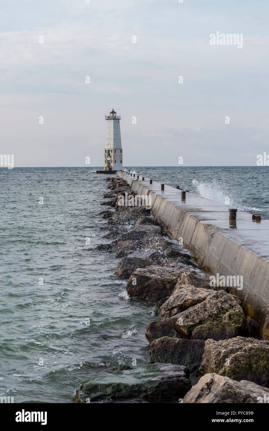 Francoforte Frangiflutti nord Faro. Il lago Michigan, Francoforte, Michigan. Foto Stock