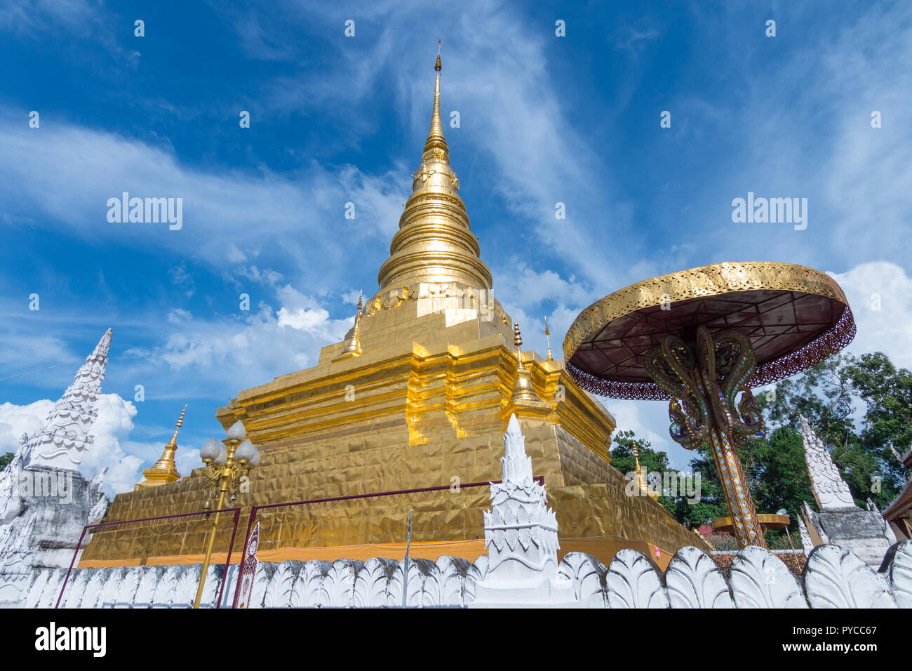 La pagoda dorata di Chae Haeng tempio, Nan, Thailandia Foto Stock