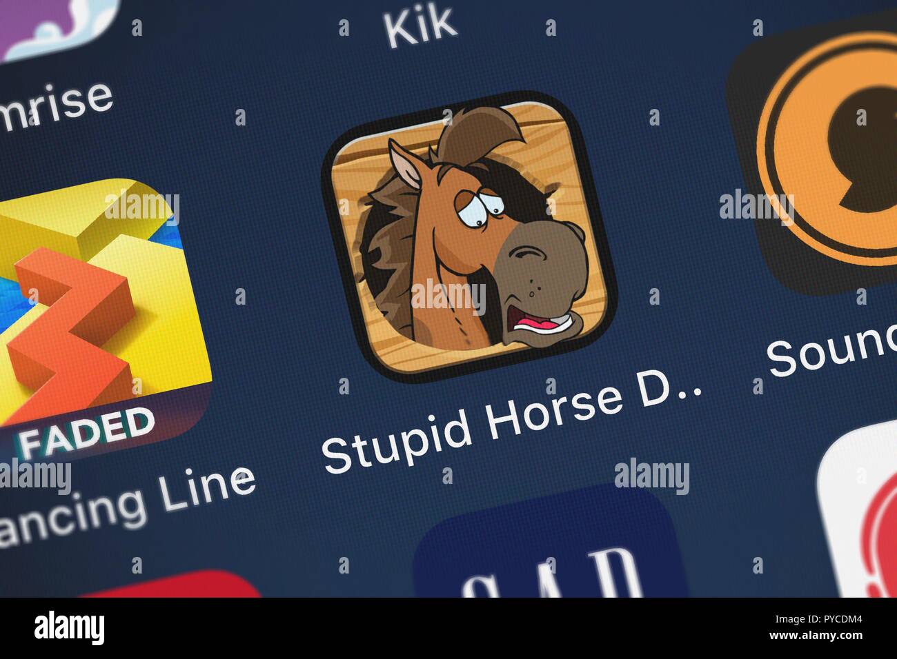 London, Regno Unito - 26 Ottobre 2018: screenshot del cavallo stupido corsa Derby mobile app da psico Bear Studios icona su un iPhone. Foto Stock