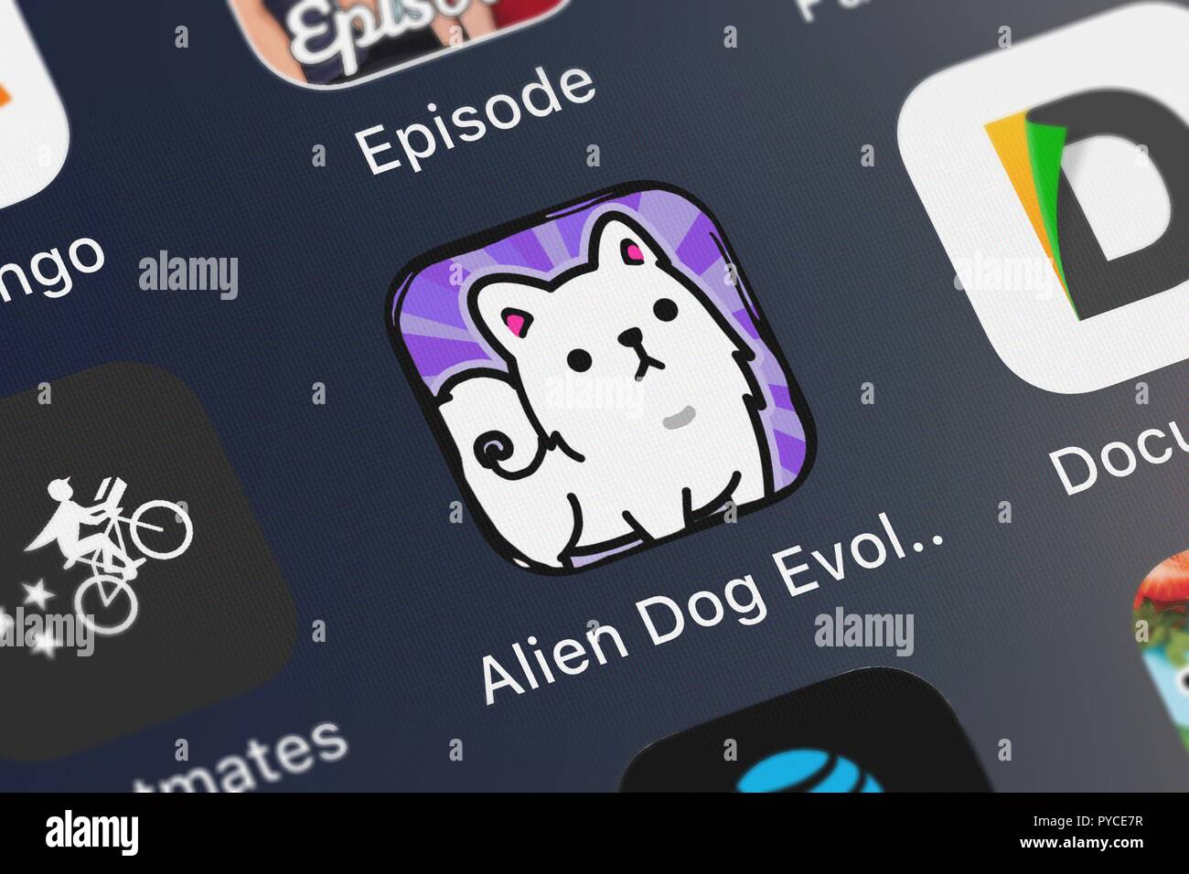 London, Regno Unito - 26 Ottobre 2018: screenshot di Cartoon Mobile Inc. è mobile app cane alieno Evolution - Wild vaganti simulatore mutante. Foto Stock