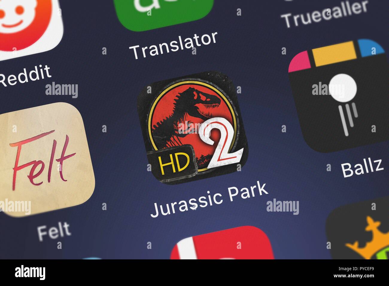 London, Regno Unito - 26 Ottobre 2018: Close-up shot di spia Inc del popolare app Jurassic Park: il gioco 2 HD. Foto Stock