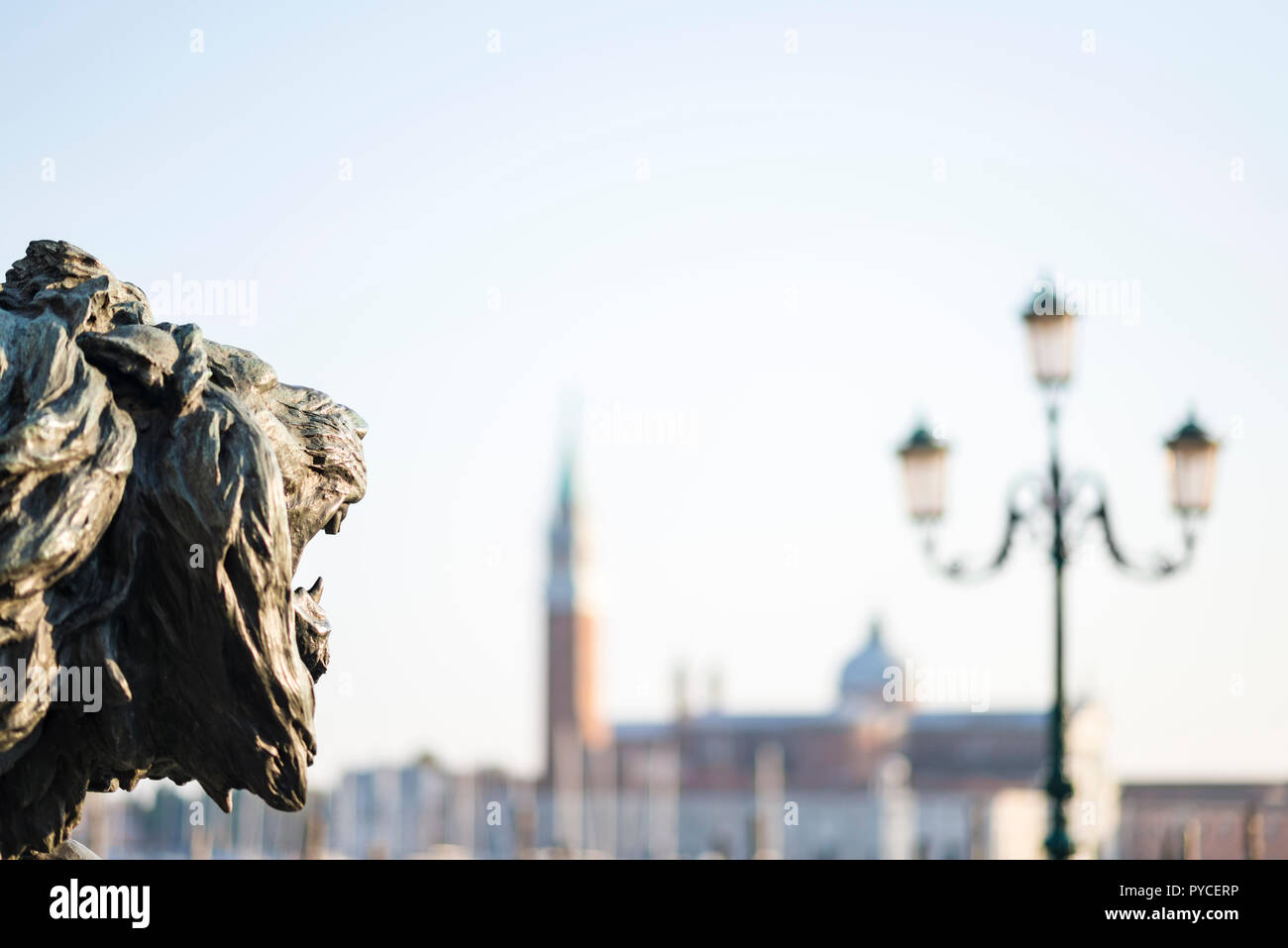 Lion si affaccia su Piazza San Marco Foto Stock