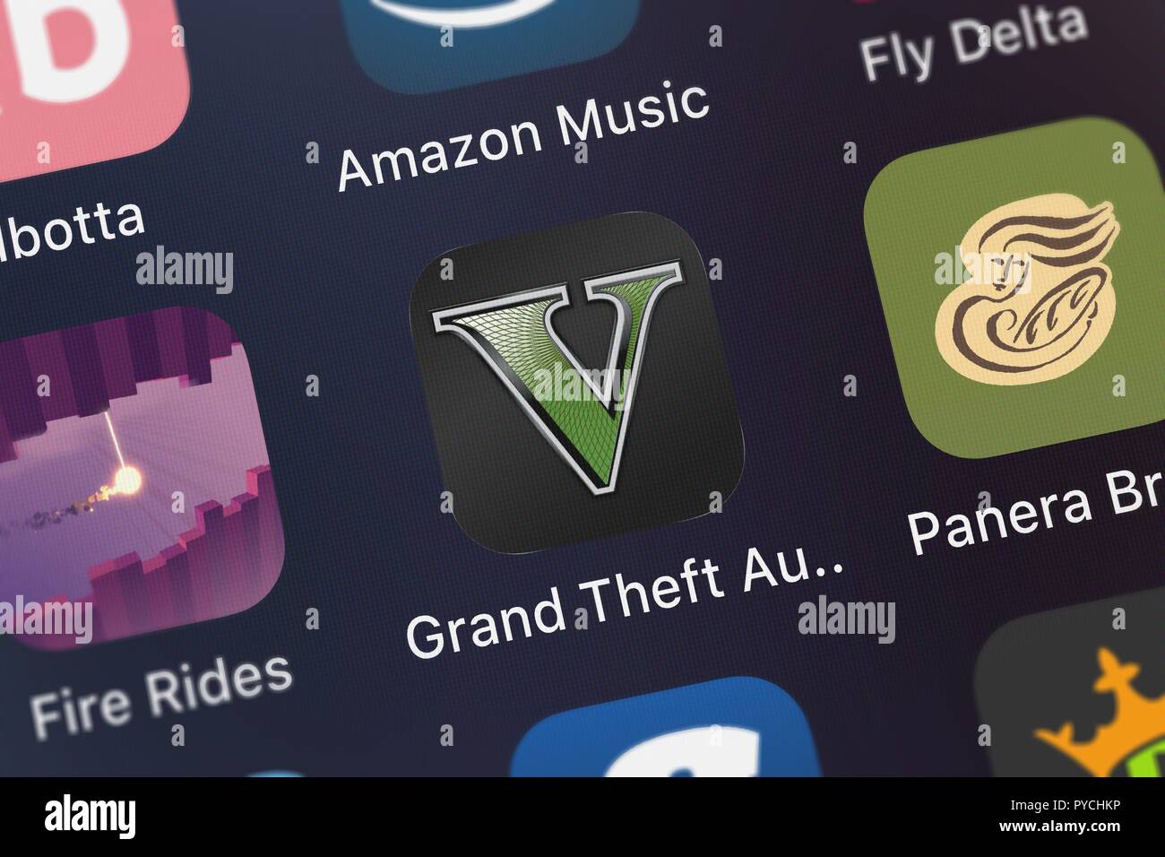 London, Regno Unito - 26 Ottobre 2018: screenshot di Grand Theft Auto V: Il Manuale mobile app da Rockstar Games icona su un iPhone. Foto Stock