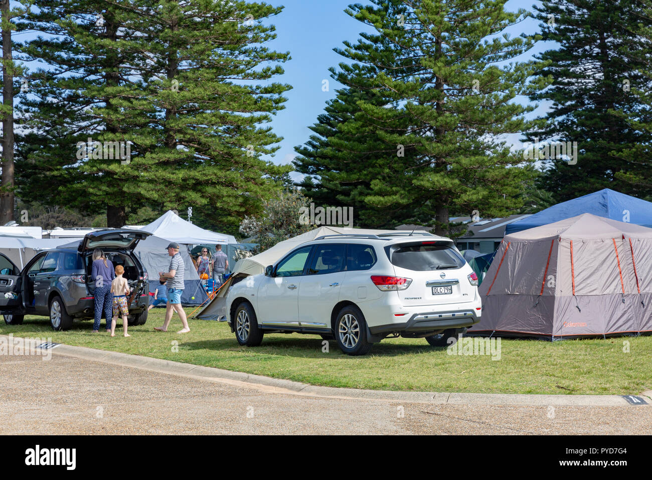 Persone campeggio a Sydney Lakeside camp site in Narrabeen,Sydney , Australia Foto Stock