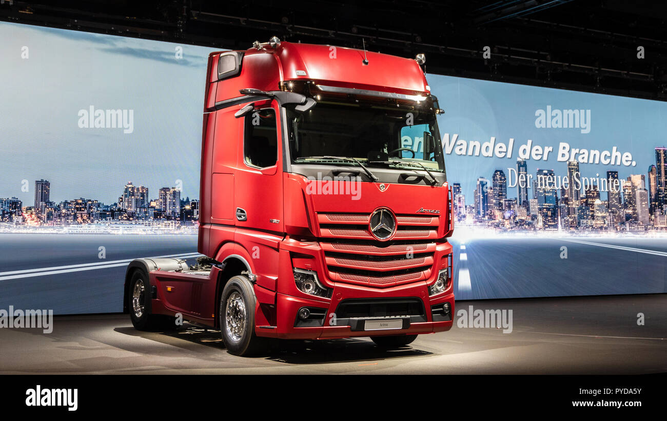 HANNOVER, Germania - 27 settembre 2018: Nuova 2019 Mercedes Actros 1853 Sleeper carrello al debutto in Hannover IAA Veicoli Commerciali Motor Show. Foto Stock