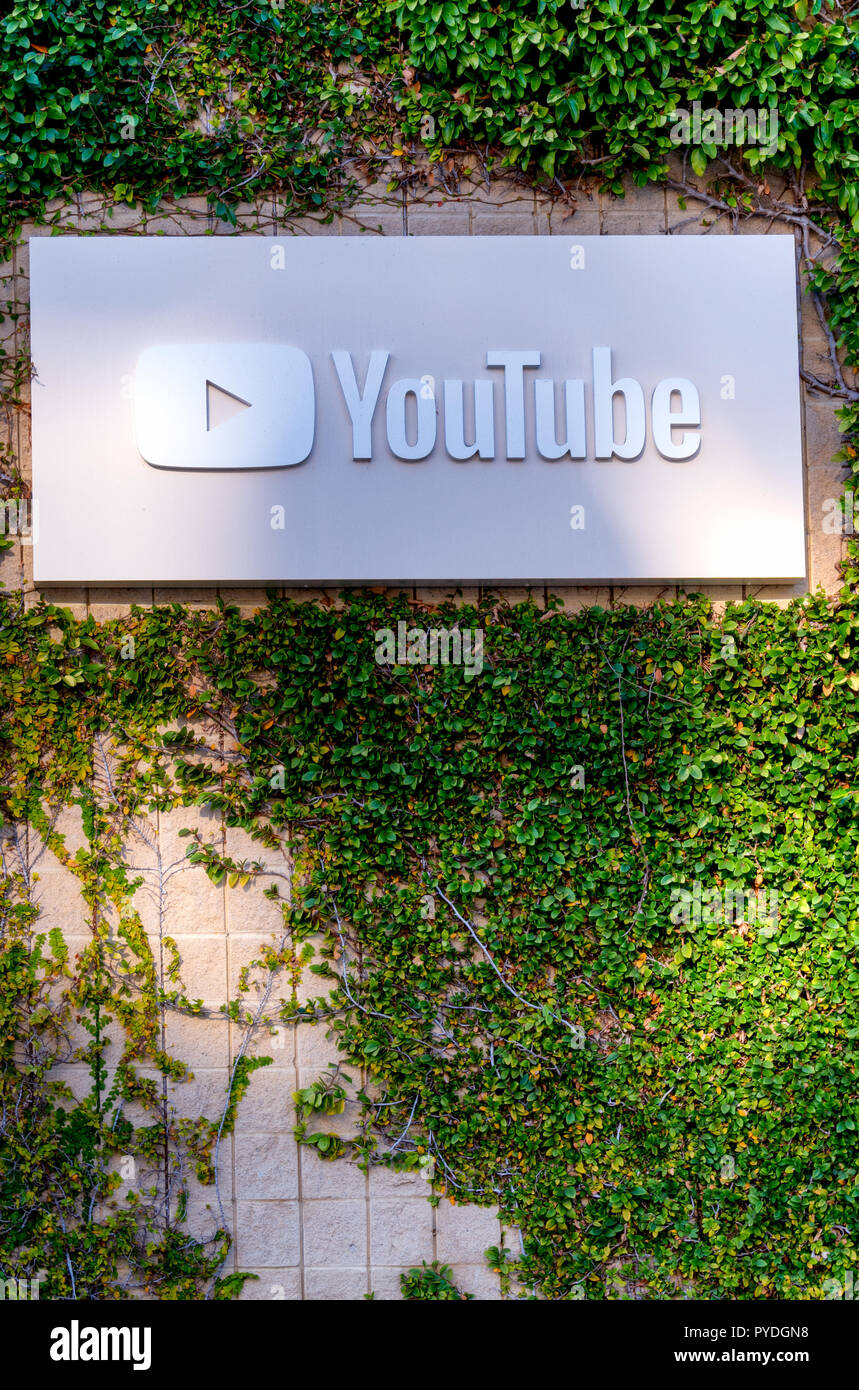 SAN BRUNO CA/USA - Ottobre 21, 2018: YouTube sede aziendale di segno e esterno. YouTube è un americano di video-sito di condivisione. Foto Stock