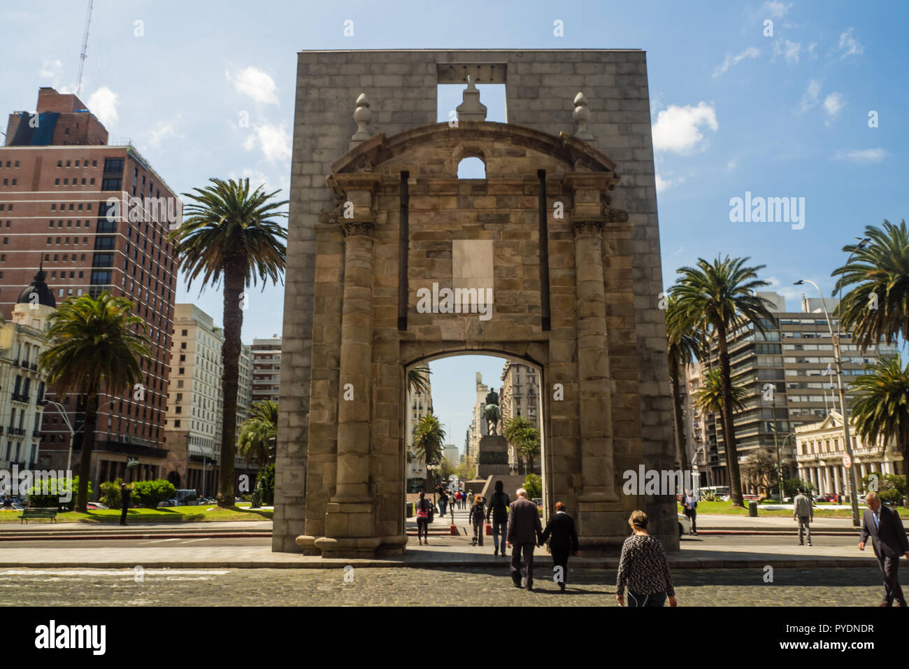 Piazza principale di Montevideo, Plaza de la Independencia, Palazzo Salvo, Puerta de la Ciudadela Foto Stock