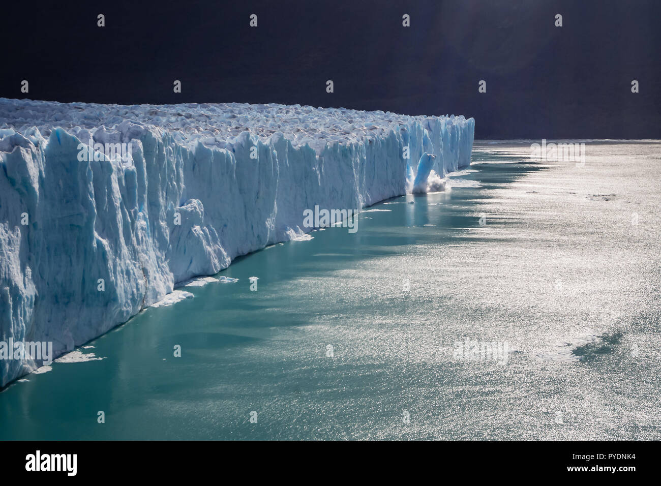 Ghiacciaio Perito Moreno rompendo in ghiacciai Parco Nazionale in sud Argentina. Patagonia, rendendo iceberg Foto Stock