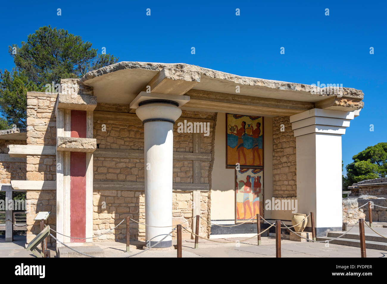 Il Sud Propylaeum, palazzo minoico di Cnosso, Heraklion (Irakleio), Regione di Irakleio, Creta (Kriti), Grecia Foto Stock