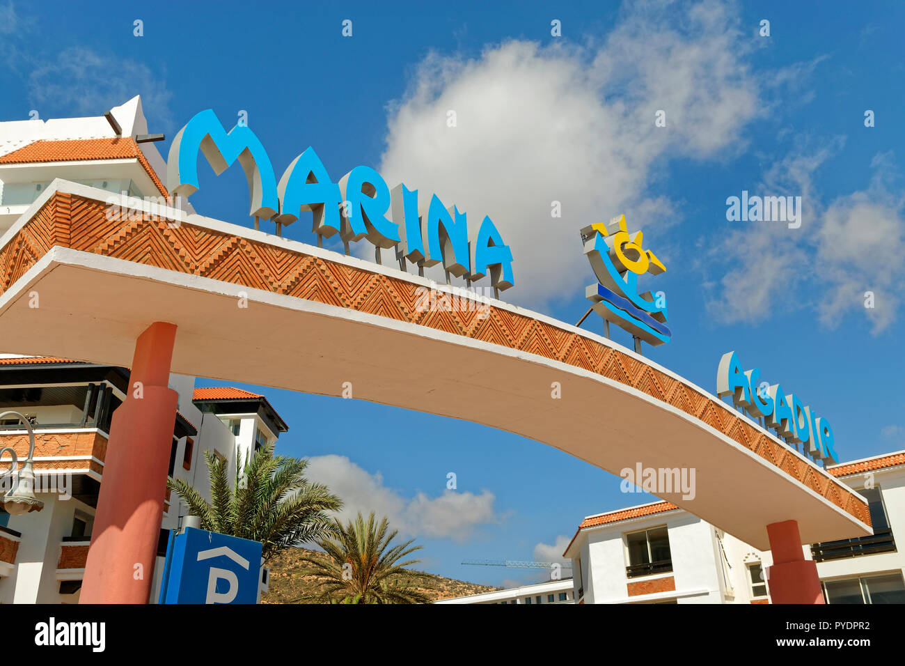 Archway all'ingresso a Marina di Agadir in Marocco.mor Foto Stock