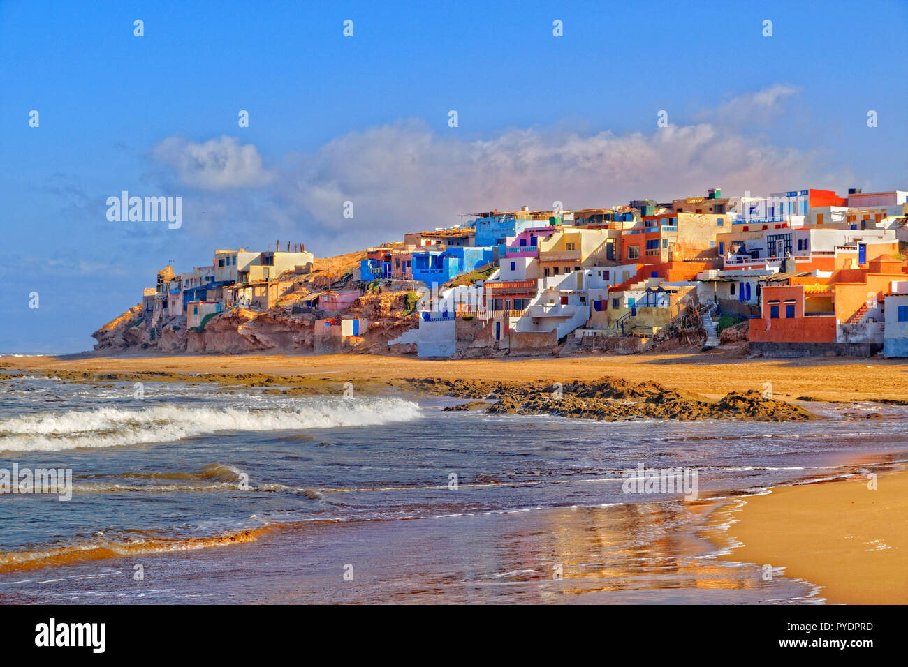 Marocchino oceano Atlantico villaggio di pescatori di Tifnit, a sud di Agadir, Marocco, Nord Africa Occidentale. Foto Stock