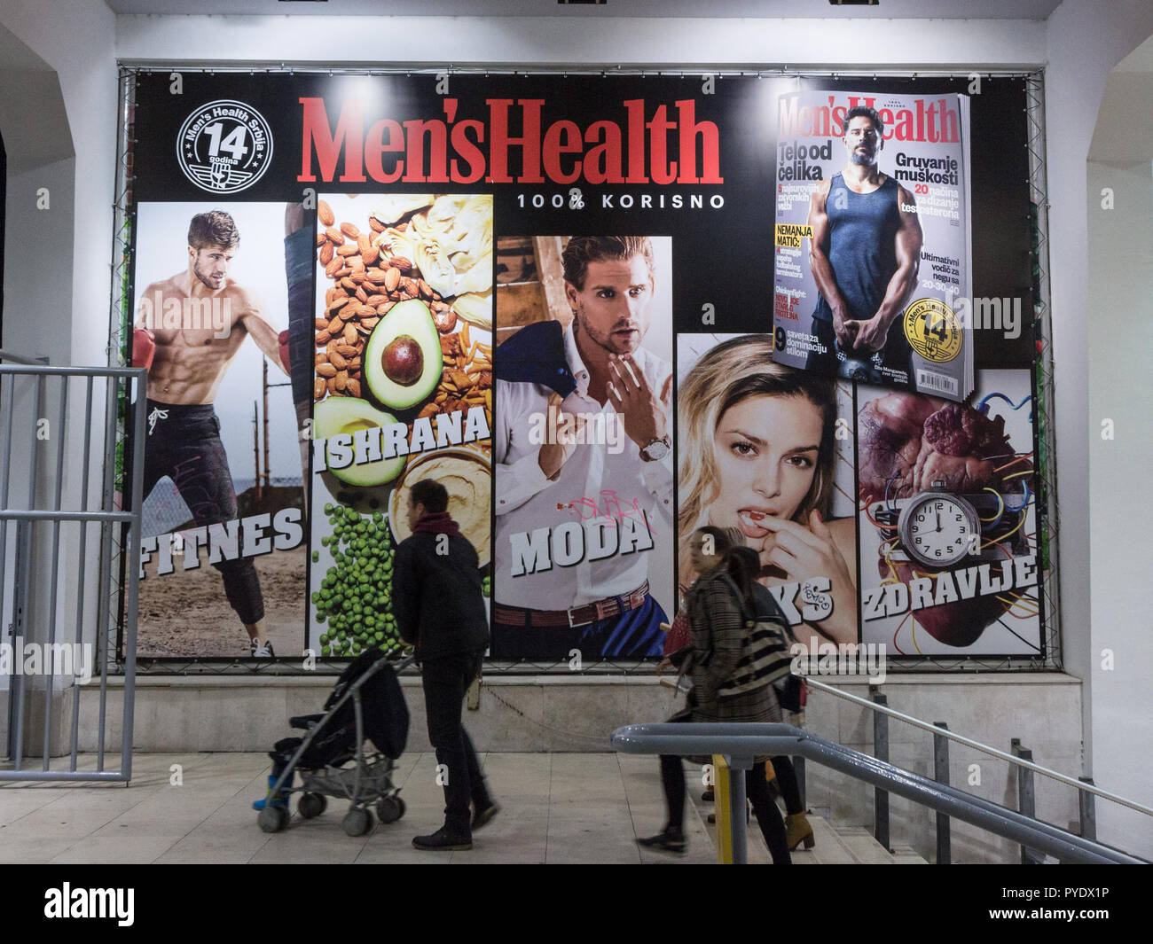 A Belgrado, in Serbia - Ottobre 25, 2018: Uomo salute logo e rilasciare su un cartellone pubblicitario per il serbo edition. È il più grande uomo lifetyl Foto Stock