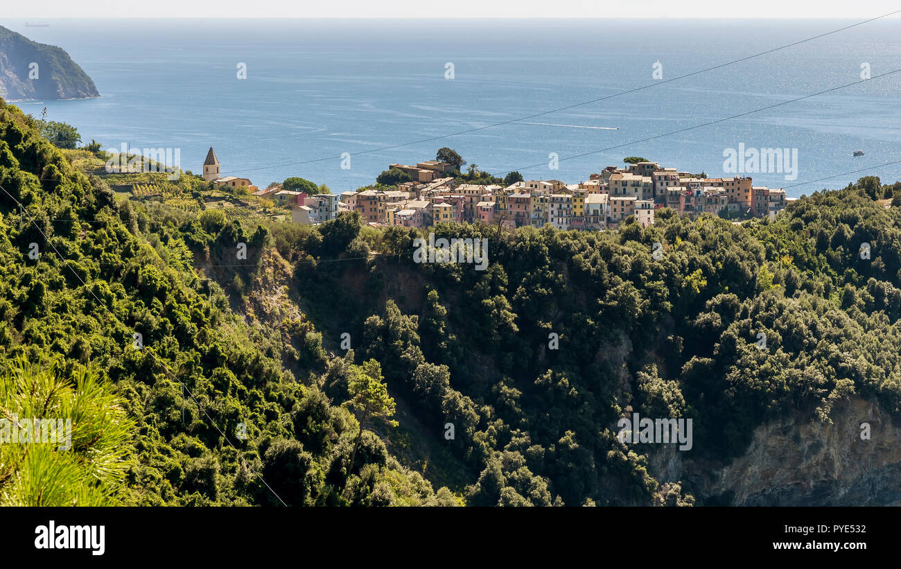 Vista panoramica di Corniglia e Cinque Terre Park, Liguria, Italia Foto Stock