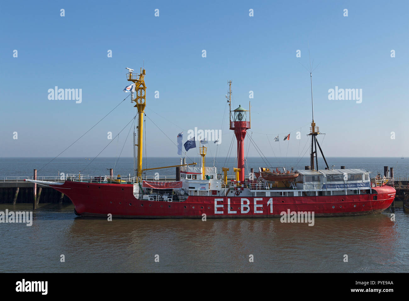 Lightship Elba 1 presso il porto, Cuxhaven, Bassa Sassonia, Germania Foto Stock