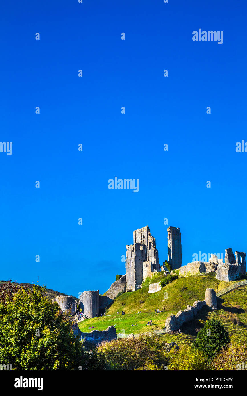 Xi secolo Corfe Castle rovine nel Dorset, Regno Unito Foto Stock