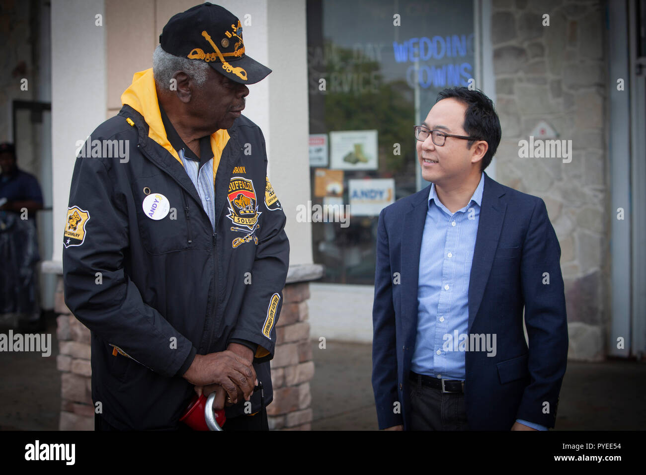 Oct 20, 2018. In una chiave battlground distretto nel New Jersey, Challenger democratico Andy Kim conserva una "donna" Rally per consentire e incoraggiare le donne a votare nel 2018 Midterms. Andy Kim, un ex nazionale ufficiale per la protezione durante l'amministrazione Obama e Rep. repubblicano Tom MacArthur sono bloccati in un "statistico tie" nella terza Congessional nel Quartiere South Jersey. Una nuova università di Stockton sondaggio mostra MacArthur, una motrice nello sforzo di abrogare le cure accessibili agiscono sotto il Presidente Trump, in una lotta per la sua vita politica contro Kim. Foto di Gary Ell Foto Stock