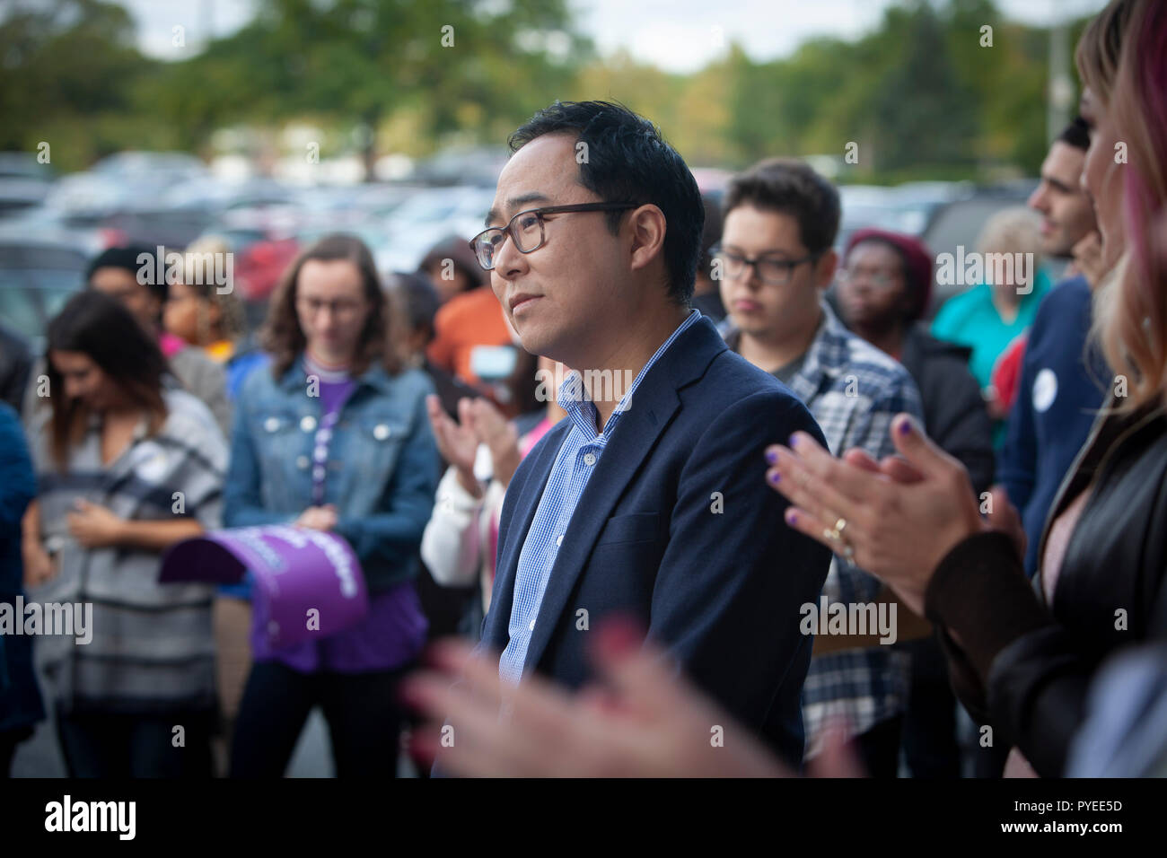 Oct 20, 2018. In un campo di battaglia chiave del Distretto di New Jersey, Challenger democratico Andy Kim conserva una "donna" Rally per consentire e incoraggiare le donne a votare nel 2018 Midterms. Andy Kim, un ex nazionale ufficiale per la protezione durante l'amministrazione Obama e Rep. repubblicano Tom MacArthur sono bloccati in un "statistico tie" nella terza Congessional nel Quartiere South Jersey. Una nuova università di Stockton sondaggio mostra MacArthur, una motrice nello sforzo di abrogare le cure accessibili agiscono sotto il Presidente Trump, in una lotta per la sua vita politica contro Kim. Foto di Gary Ell Foto Stock