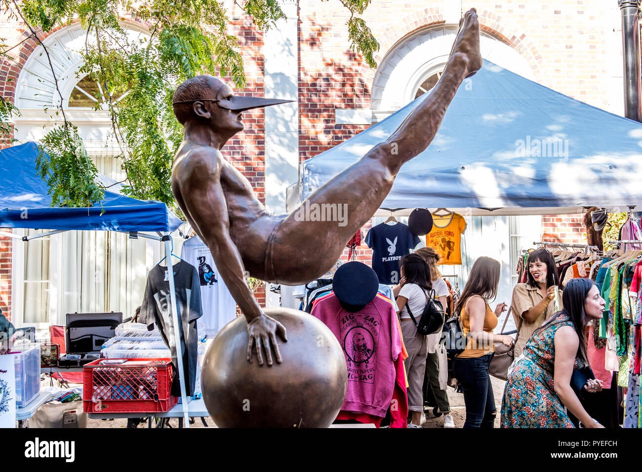 Statua di bronzo nel centro di Santa Ana Foto Stock