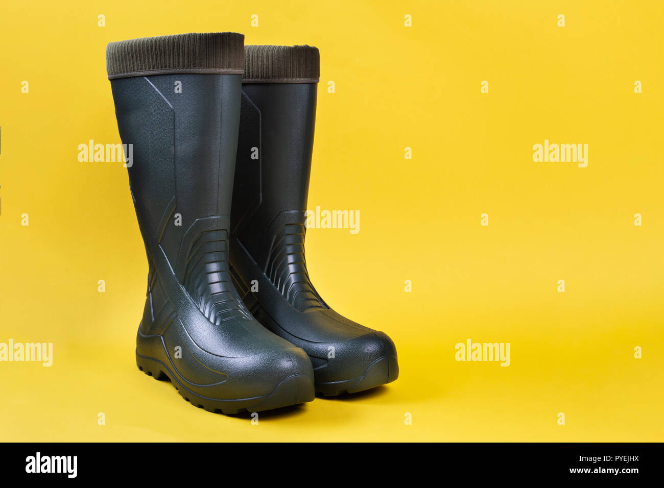 Nuovo uomo stivali di gomma. scarpe impermeabili per l'autunno. scarpe  comode per la pesca Foto stock - Alamy