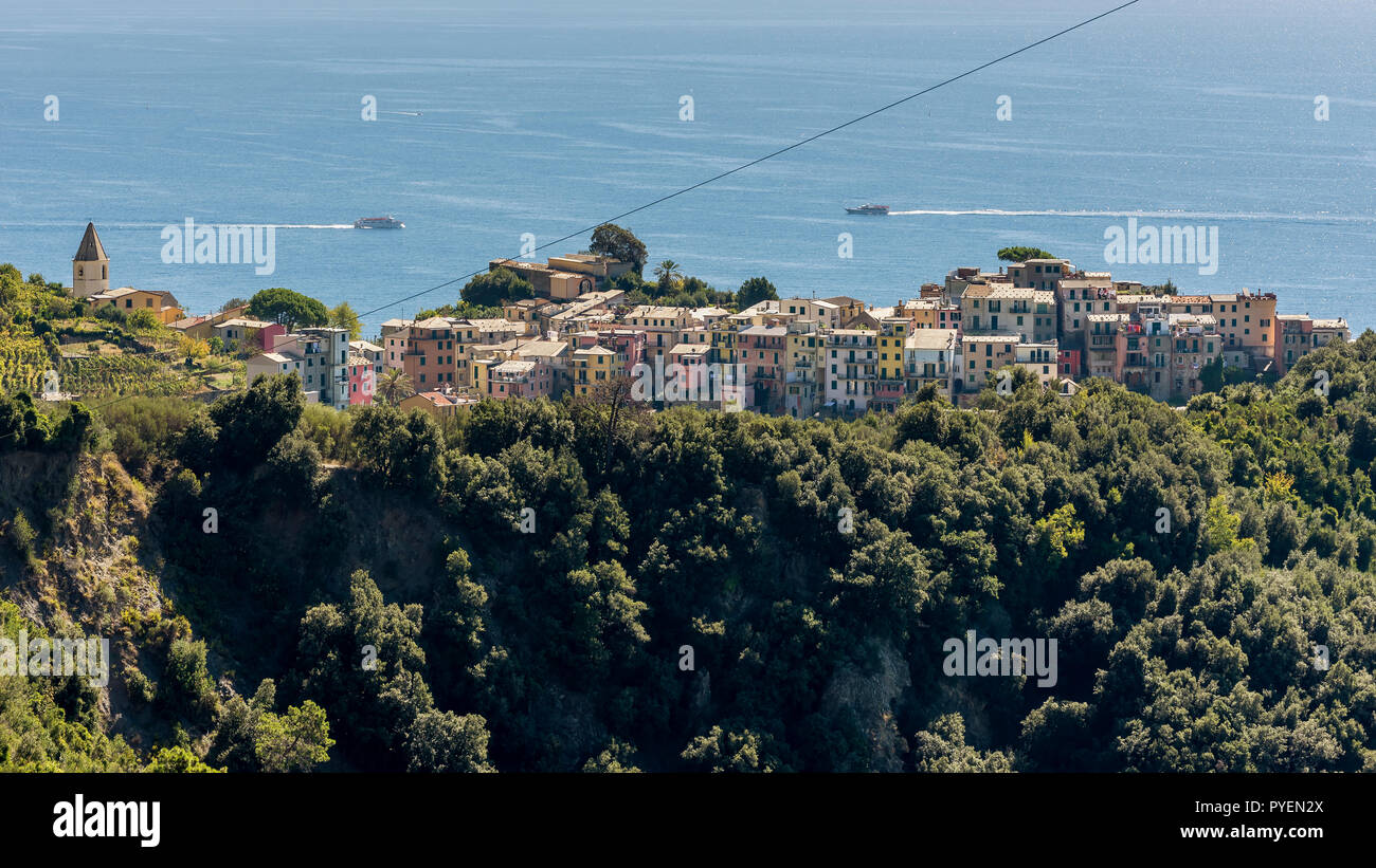 Vista panoramica di Corniglia nel Parco Naturale delle Cinque Terre, Liguria, Italia Foto Stock