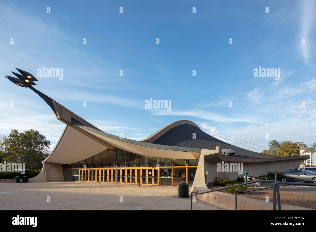 David S. Ingalls pista da hockey per la Yale University di New Haven, Connecticut, USA, progettato dall'architetto Eero Saarinen, costruito tra il 1953 e il 1958. Foto Stock