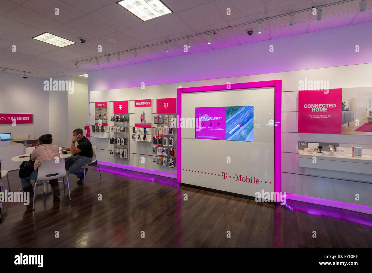 Interno del T-Mobile store, New Haven, Connecticut , STATI UNITI Foto Stock
