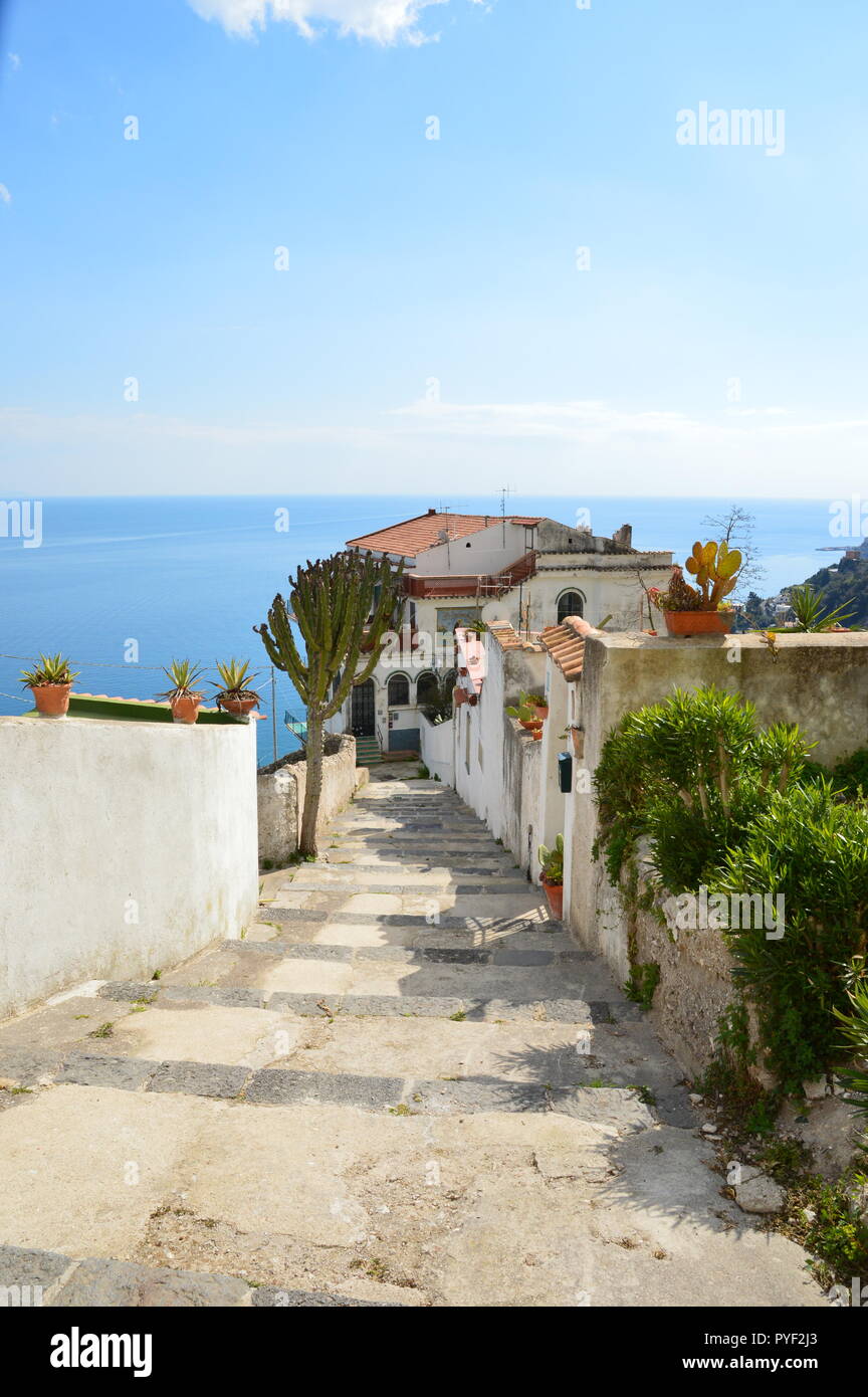Una tranquilla passeggiata al mare Foto Stock