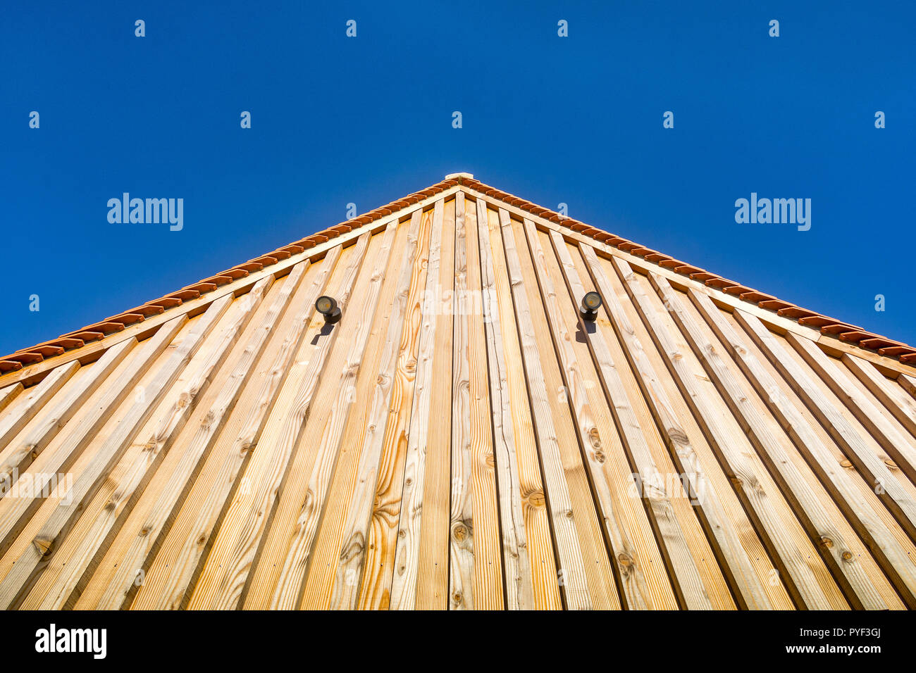 Nuova costruzione in legno del village hall - Francia. Foto Stock