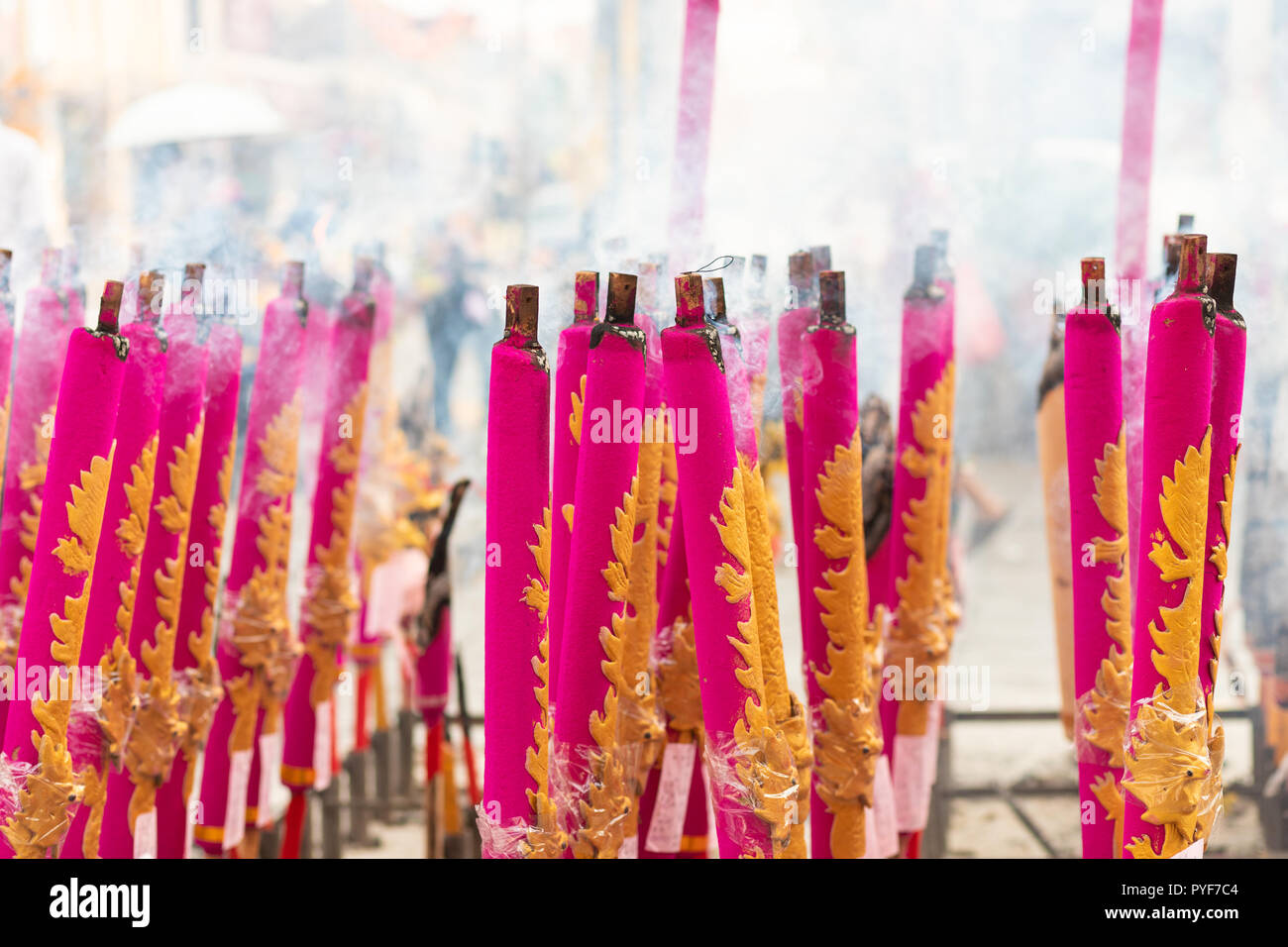 Cinese gigante incenso stick utilizzato per il nuovo anno celebrazione in isola di Penang, Malaysia Foto Stock