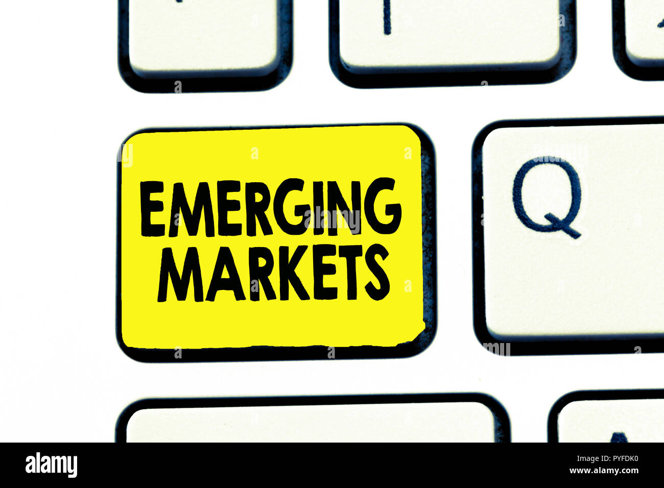 Segno di testo che illustra i mercati emergenti. Foto concettuale paese che dispone di alcune caratteristiche di sviluppato nei negozi. Foto Stock